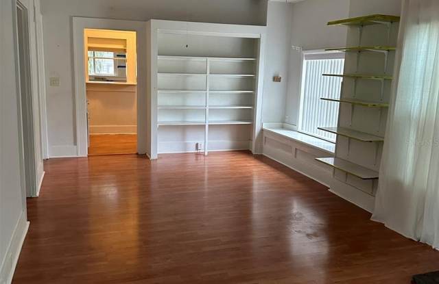 1009 15TH AVENUE S Gallery 3