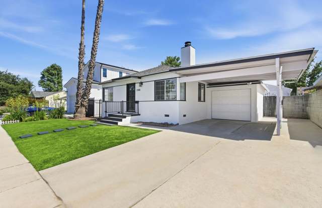 Beautiful modern 3 Bed + 2 Bath House + Den/Office & Backyard photos photos Beautiful modern 3 Bed + 2 Bath House + Den/Office & Backyard photos photos