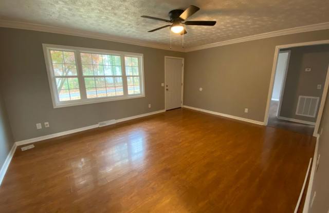 4 bedroom, 1-1/2 bathroom House in West Rome! Gallery 4