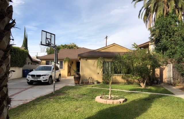 13935 Chandler Boulevard Gallery 3