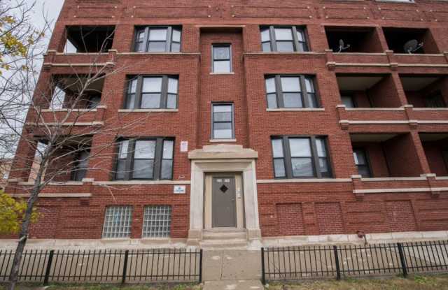 5901 S Michigan Ave Gallery 4