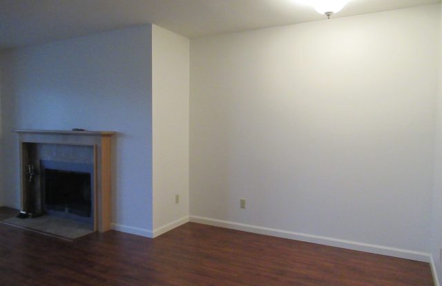 APPROVED APPLICATION-Spacious 2 bedroom, 1.5 bath condo in Des Moines Gallery 2