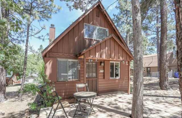 Cozy Cabin - 415 Imperial Avenue, Big Bear City, CA 92386
