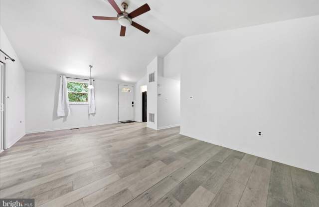 371 OAK HILL Road Gallery 3
