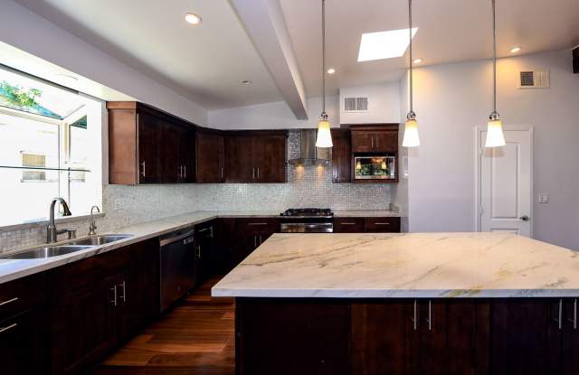 4 Bedrooms/3 Bathrooms in Encino Gallery 3