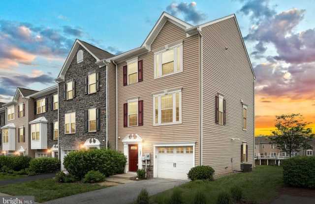 End Unit Townhome in Regents Glen Community! photos photos
