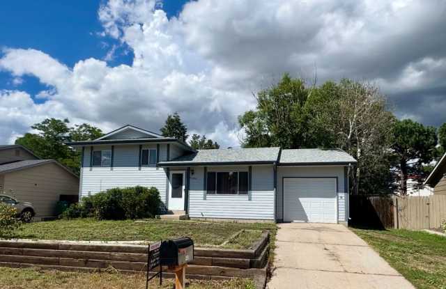 Lovely 3 bedroom 2 bath in North Colorado Springs photos photos