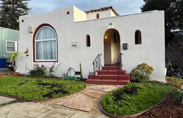 Huge 2 Bed House with a Shared Back Patio photos photos