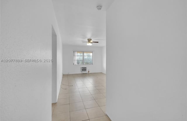 1050 E Sample Rd Gallery 3