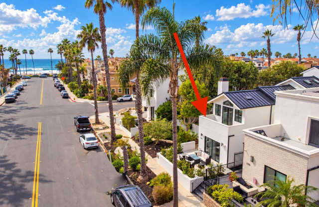 Turnkey Coastal Luxury in Downtown HB Home Gallery 4