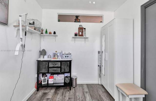 2858 Pine Tree Dr Gallery 4