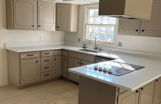 West Lafayette Home, Fenced Backyard, Attached 2 Car Garage, Stainless Appliances, Full Basement Gallery 4