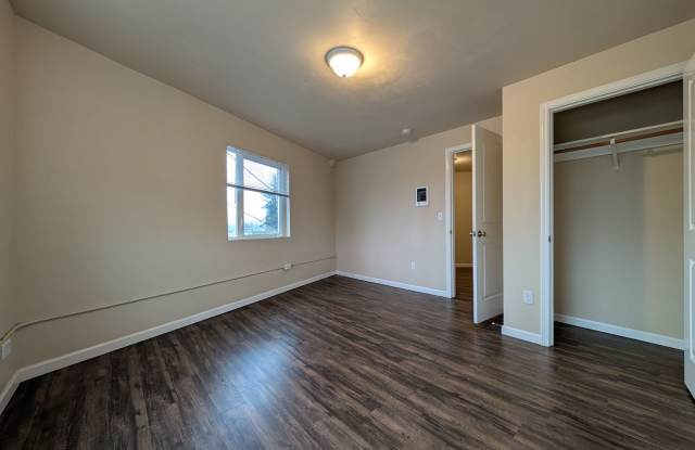 Nice 1bdrm/1bath apartment close to shopping and restaurants! - 307 Main Street, Springfield, OR 97477