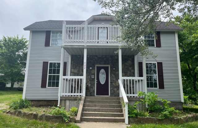 Spacious 3-Bedroom Rental in Mt. Vernon! - 422 Gibbs Street, Mount Vernon, MO 65712