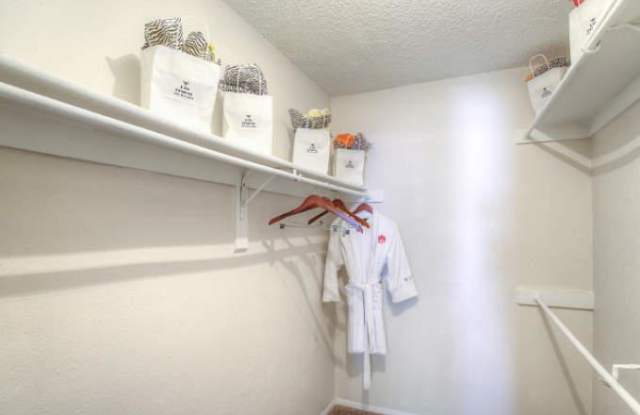 4547 Gardendale Gallery 2