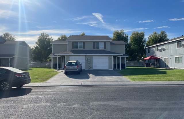 Townhouse/Duplex for Rent! - 802 Northwest Sunburst Court, Moses Lake, WA 98837