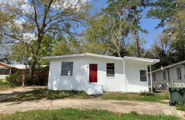 3 bedroom 3 bath house in Midtown!! Available July 2026! photos photos