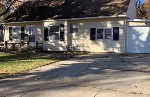 5122 W 50th Terrace - 5122 West 50th Terrace, Roeland Park, KS 66205