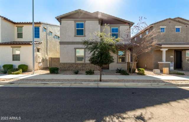 Gorgeous 4 bedroom, 3.5 bath w/2 car garage.  Great location in Mesa! photos photos