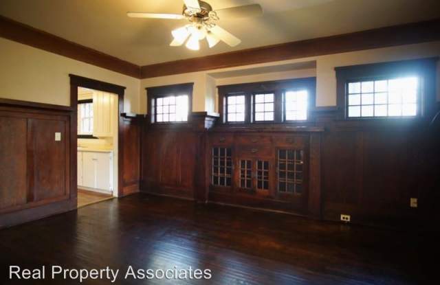 2109 Aurora Avenue Gallery 2