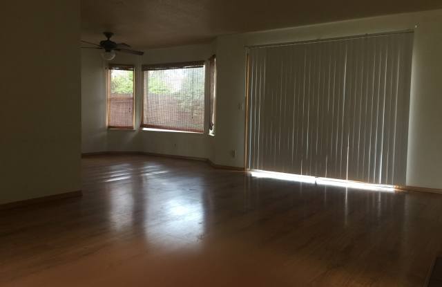 EZS CH # 7: 5365 Yvette Way C Gallery 3