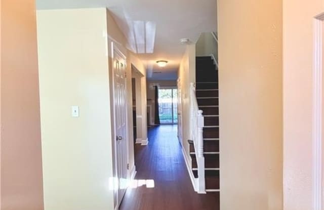 312 Seeman Court Gallery 2