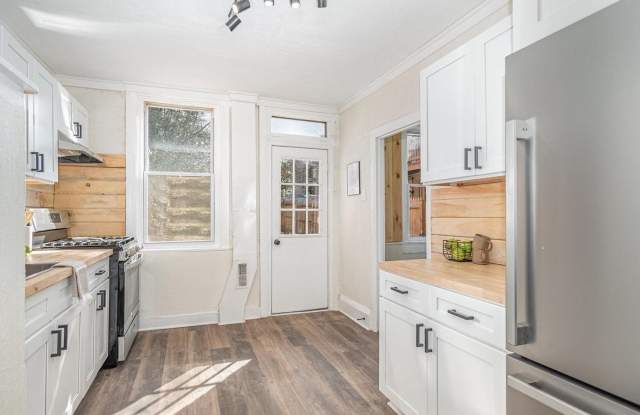Newly  remodeled Historic Area Property Gallery 3