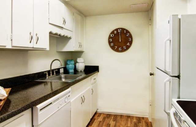 Galleria Court Apartments Gallery 4