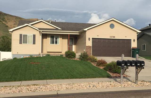 5 BED | 3 BATH | DOUBLE GARAGE | SUMMERSET - 14788 Whistler Court, Summerset, SD 57769