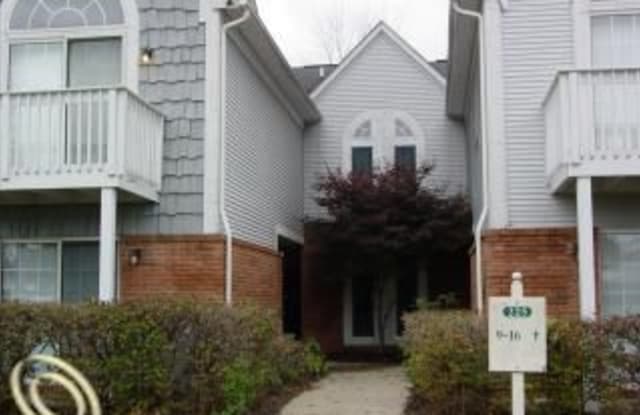 225 Brookwood Dr Unit 11 - 225 Brookwood Dr, South Lyon, MI 48178