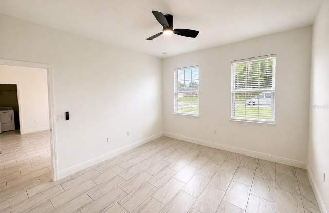 2741 W RUTLAND Drive Gallery 4
