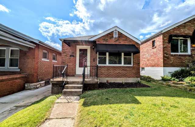 Tholozan Treasure! Your Dream 2-Bedroom Home Awaits—No Map Required! - 4052 Tholozan Avenue, St. Louis, MO 63116