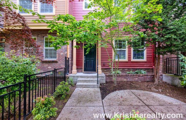 Beautiful 2 BD | 2.5 BA Orenco Gardens Townhome | 2-Car Garage | Minutes to Nike & MAX Station photos photos