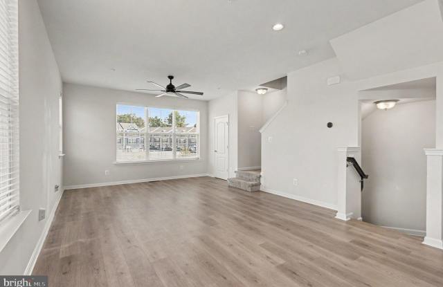 303 SEAR Court Gallery 3
