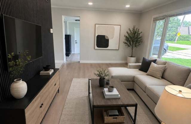 8718 Plainfield Road Gallery 3