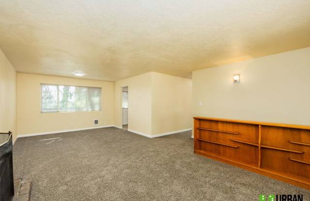 Spacious, clean and convenient 2 bed Gallery 4
