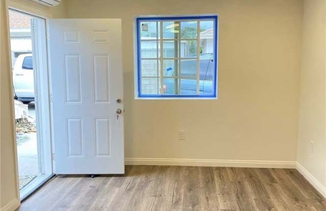 5828 N Vista 1/2 photos photos