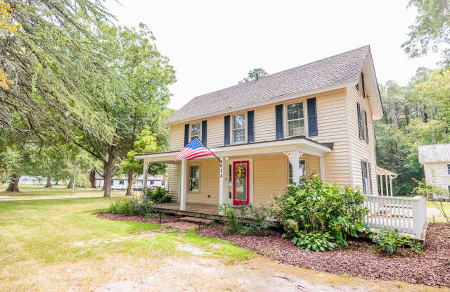 624 Gloucester Road - 624 Gloucester Road, Saluda, VA 23149
