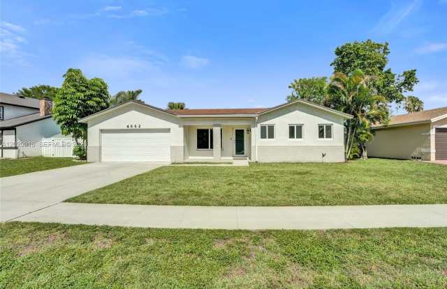4662 NW 99th Ave photos photos