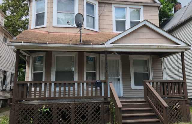 Charming 4-Bedroom Property in Prime Location photos photos