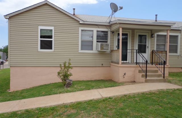 1214-1216 NW Ozmun - 1 - 1214 Northwest Ozmun Avenue, Lawton, OK 73507