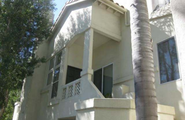 Spacious End-Unit Townhome in the Charming Ashton Townhomes Community photos photos