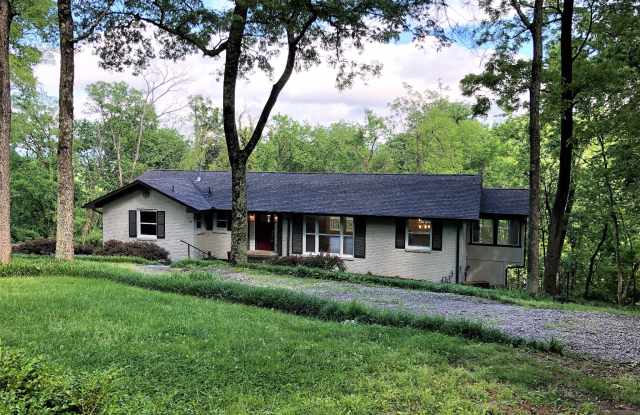 928 Forest Acres Ct Gallery 2
