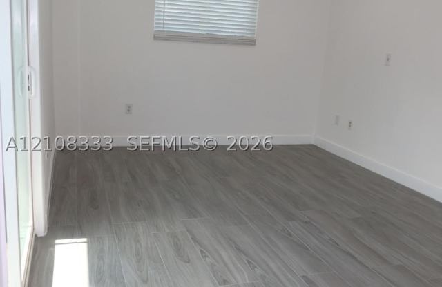 10450 SW 166th Ter Gallery 4