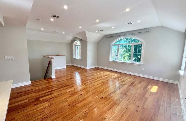 249-11 147th Road Gallery 4