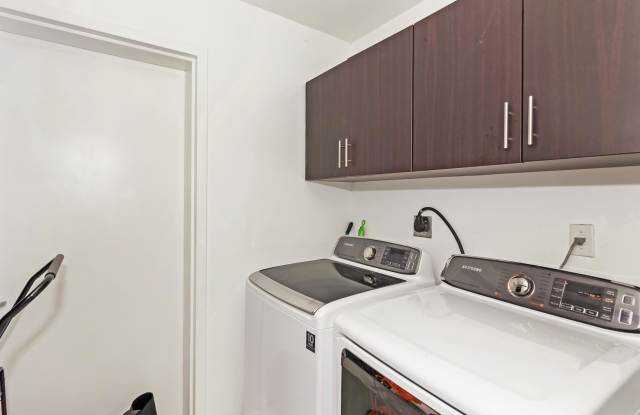900 Biscayne Bay Gallery 4