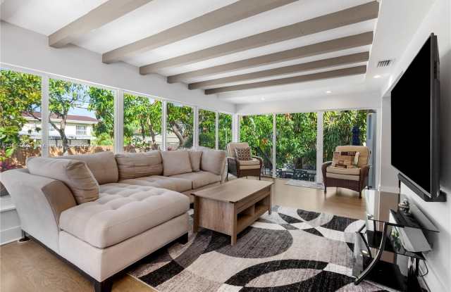 7915 SW 23rd St - 7915 Southwest 23rd Street, Westchester, FL 33155