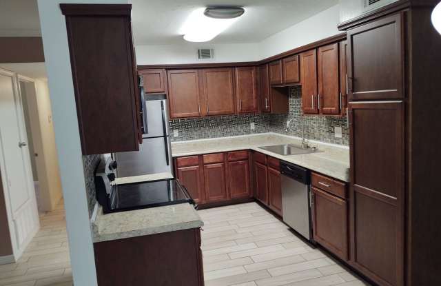 2 BED 2 BATH Condo - 7225 West Fairfield Drive, Myrtle Grove, FL 32506