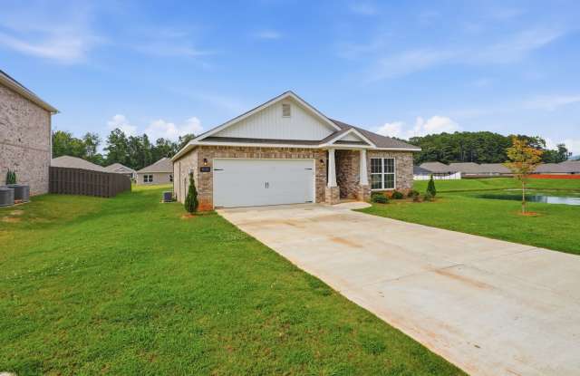Relax & Unwind in This Peaceful 4 Bedroom Home Gallery 3