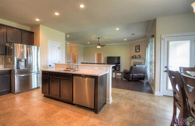 4 Bedroom House Located in Prairieville with Spacious Rooms and a Large Backyard photos photos